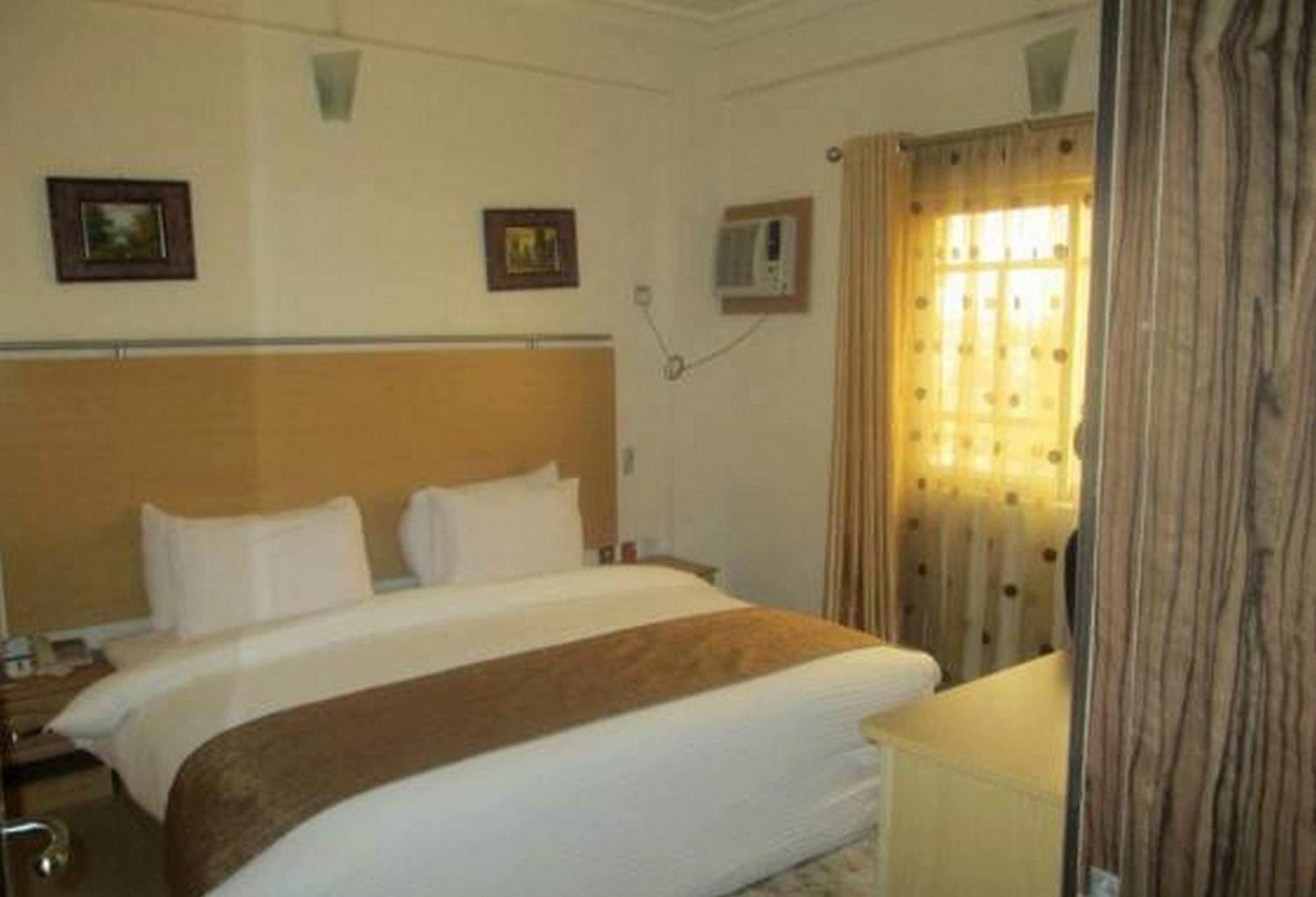 Room In Lodge - Ayalla Hotels And Suites Abuja Exteriér fotografie